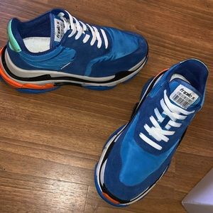 Balenciaga Triple S V2